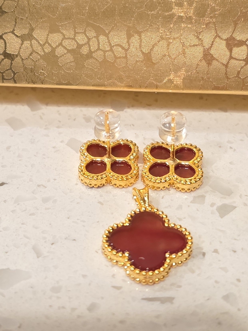 💕🍀18K Real Gold Red Clover Pendant💕🍀 - Picture 3 of 3
